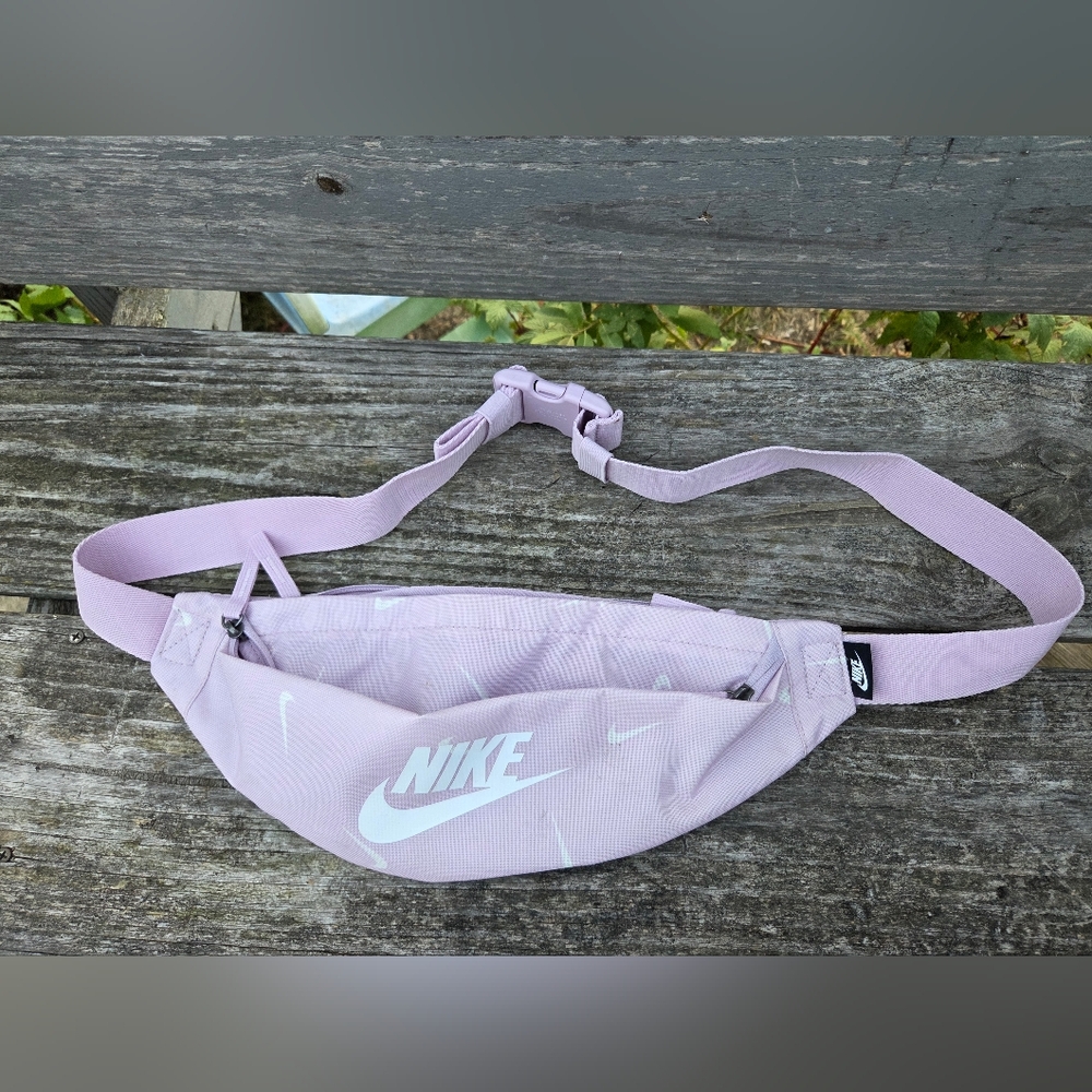 Nike Heritage Swoop Hip Crossbody Waist Fanny Pack Light Purple CA #05553 Fannie